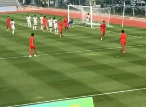 面对这样的, 杰维奇大幅